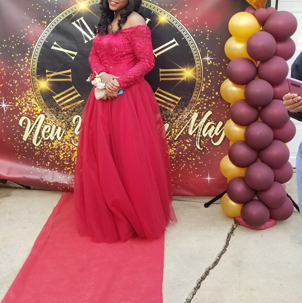 Stunning skin color neckline long ball gown.